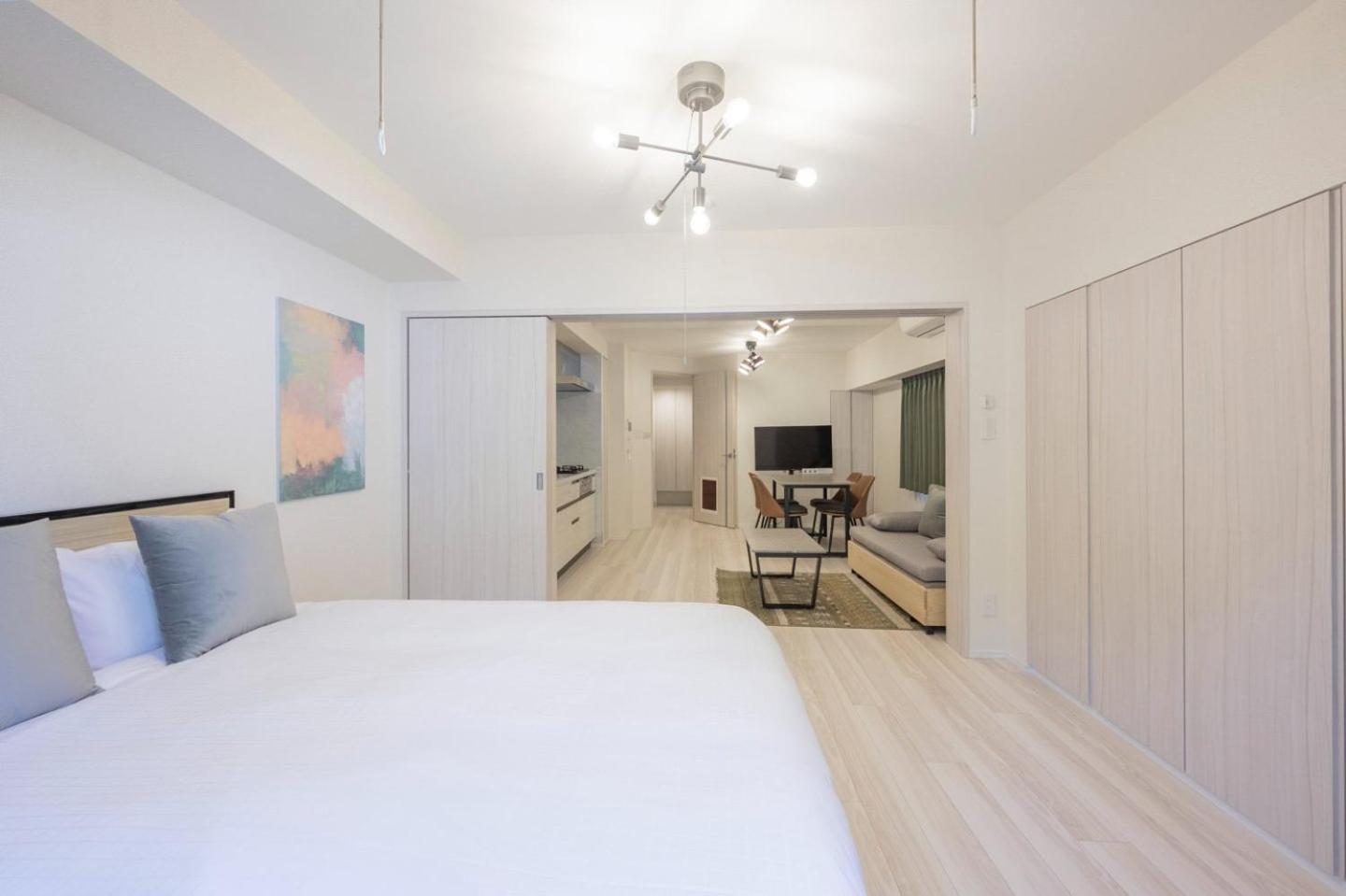 Mat Shinjuku West Apartemen *