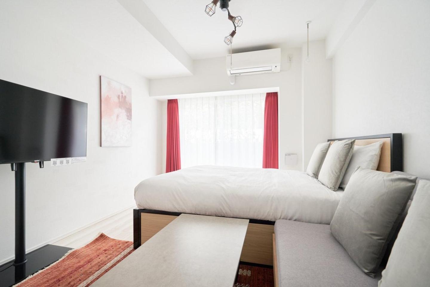 Mat Shinjuku West Apartemen